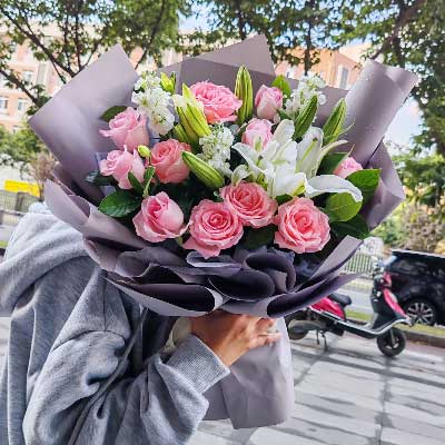 扬州11朵戴安娜粉玫瑰百合，与你一起追逐梦想