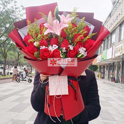 扬州19朵红玫瑰百合，与你幸福前行