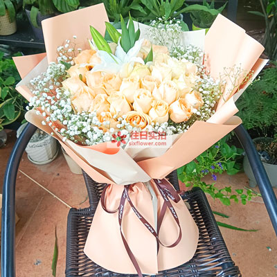 扬州33朵香槟玫瑰百合，心里永远是你